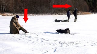 Рыбаки уходили а зря...КЛЁВ ТОЛЬКО НАЧИНАЛСЯ! Первый лёд!