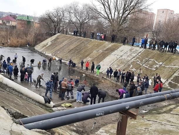 После аварии на Северном водохранилище ростовчане выловили 350 кг рыбы После аварии на Северном водохранилище ростовчане выловили 350 кг рыбы